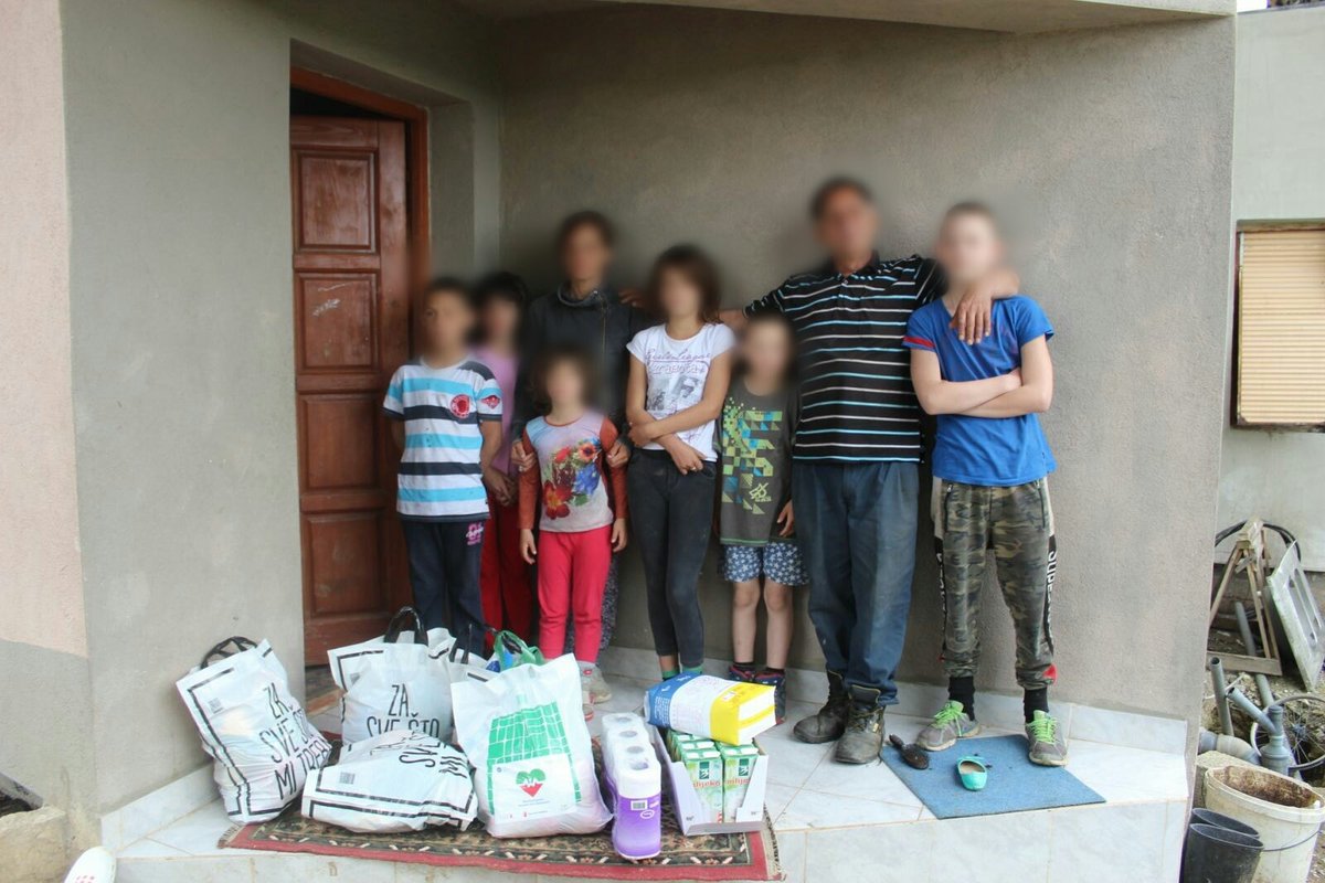 italyinbih's tweet photo. 🇮🇹 nevladine organizacije u 🇧🇦 udružile su snage za pomoć građanima BiH u ovom teškom trenutku
Le nostre ONG in 🇧🇦 lavorano insieme per aiutare i cittadini della BiH in questo difficile momento
🇮🇹 NGOs are joining forces to help 🇧🇦 families
#BeatingTogether #ItaliaBiH
🇮🇹❤🇧🇦 https://t.co/MG6Eu8vMjb