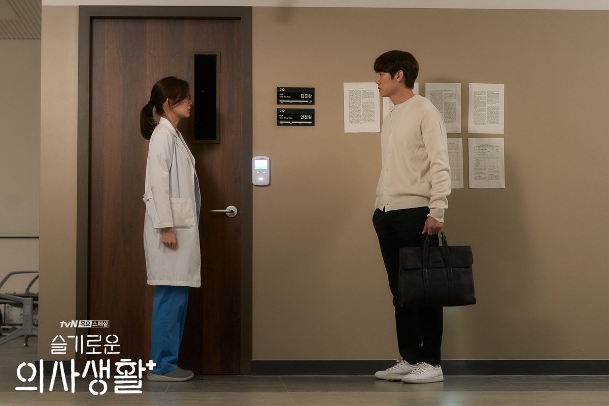 Rather than escaping the pain, I hope someone can comfort jeongwon. I hope Jeongwon can realized his passion for being doctor that many people need him. Gyeoul is someone who can wave his feelings but patients are the one can make him stay.