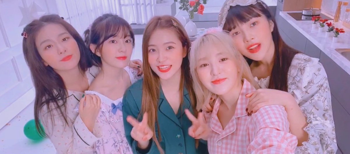 swanpsycho's tweet photo. #RedVelvet
#RedVelvetWorldDomination
#YERI #WENDYOST #JOYxCRUSH #seulrene #KarmaisaReveluv
Bitj can't relate https://t.co/ptnozt8C3q