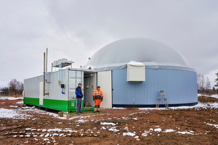 Would you like to refuel your car with cow manure? 🐄💩 Soon it will be possible at the Vuorenmaa dairy farm in Haapavesi, Finland. #climate #farms #biogas #circulareconomy Read more: valio.com/news/filling-u…