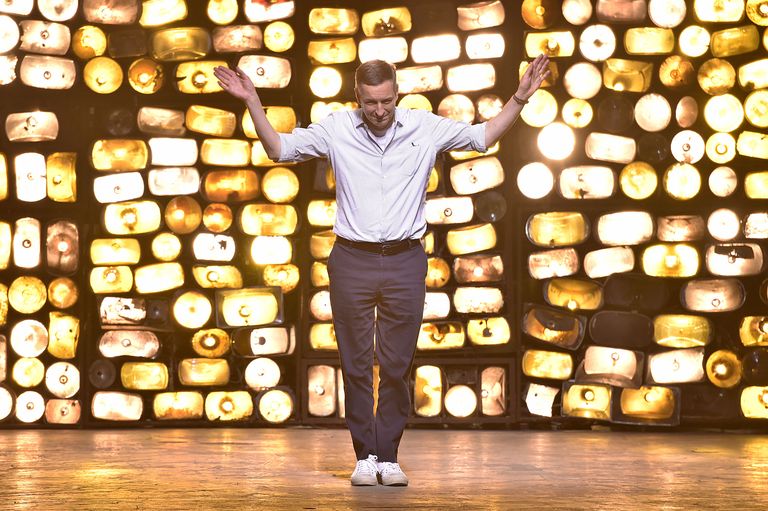 Belangrijke ontwerpers, warenhuizen en modemerken vormen een actiegroep tegen uitverkoop
Dries Van Noten, gevolgd door #MarineSerre #Selfridges, wil de modeseizoenen hervormen, minder afval en andere modeshows. Saint Laurent en Stine Goya cancellen alvast hun shows.