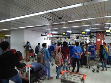 timesofindia's tweet image. Bangladesh: Indian citizens boarded Air India&apos;s repatriation flight from Dhaka, earlier today. The flight to Tamil Nadu&apos;s Chennai, took off at 11:20 AM. (Pics: ANI)