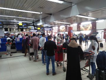 timesofindia's tweet image. Bangladesh: Indian citizens boarded Air India&apos;s repatriation flight from Dhaka, earlier today. The flight to Tamil Nadu&apos;s Chennai, took off at 11:20 AM. (Pics: ANI)