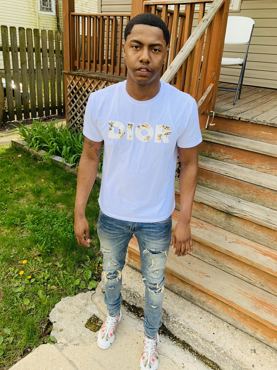 TommyboyOTF's tweet photo. Late Birthday Update🎉
Another Year, Same Mission📶
#DubClub #Dior🚶🏽‍♂️#QuarantineUpdate https://t.co/xZTCsuH02w