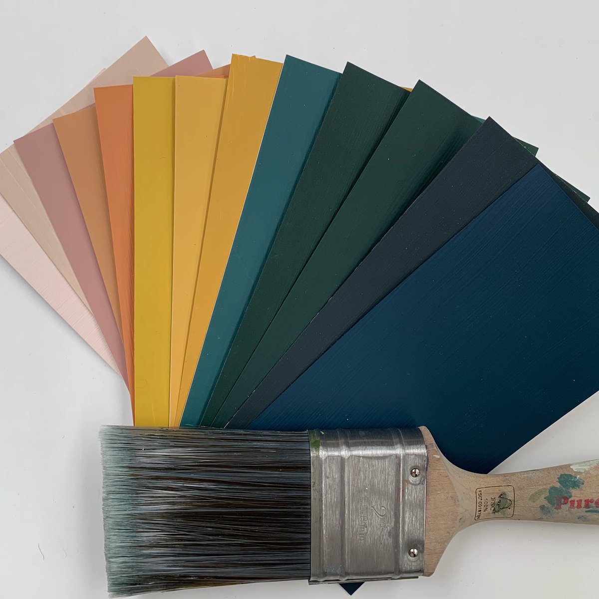 T E C H N I C O L O U R // such a happy collection of painted sheets 🌈 #fenwickandtilbrook #handpainted #paintcolours #colourcombo #paintcolors #colourscheme #diyhomedecor #happycolours #colourinspo #colourpop #luxurypaint #designerpaint #styleitdark #interiorpaint