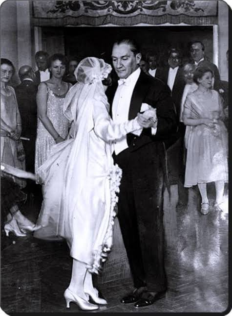 #AtatürkçüHesaplarTakipleşiyor