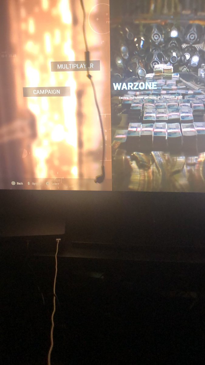 Stunnap_22's tweet photo. Playing on this weak ass tv and Using these weak ass earphones for a mic 😂 https://t.co/4qKU7rnW86