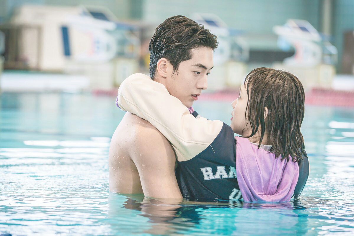 panwank01's tweet photo. เรื่อง weightlifting fairy kim bok joo 
10/10 คะแนนไปเลยจ้า เรื่องนี้ฟินสุดๆ
เรื่องคือ นางเอกเป็นนักยกน้ำหนัก🏋️‍♀️ พระเอกเป็นนักว่ายน้ำ🏊‍♂️แล้วคือนางเอกชอบพี่ชายของพระเอกอีก และพระเอกนางเอกก็เป็นเพื่อนในสมัยเด็ก👫ซึ่งเรื่องนี้โลกโคตรกลม🌍
#ซีรี่ย์เกาหลี #รีวิวnetflix #รีวิวซีรี่ย์ https://t.co/xRtT7KMD1g