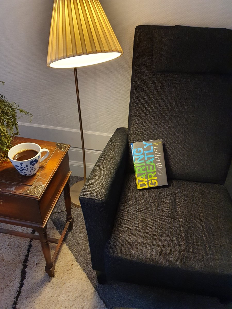 movetostockholm's tweet image. Every morning, specially since corona, I drink a cup of coffee (I’m colombian, is not an option) and read a book for some minutes. Right now I’m reading one of #Netlight’s favourite books. Daring greatly from @BreneBrown.