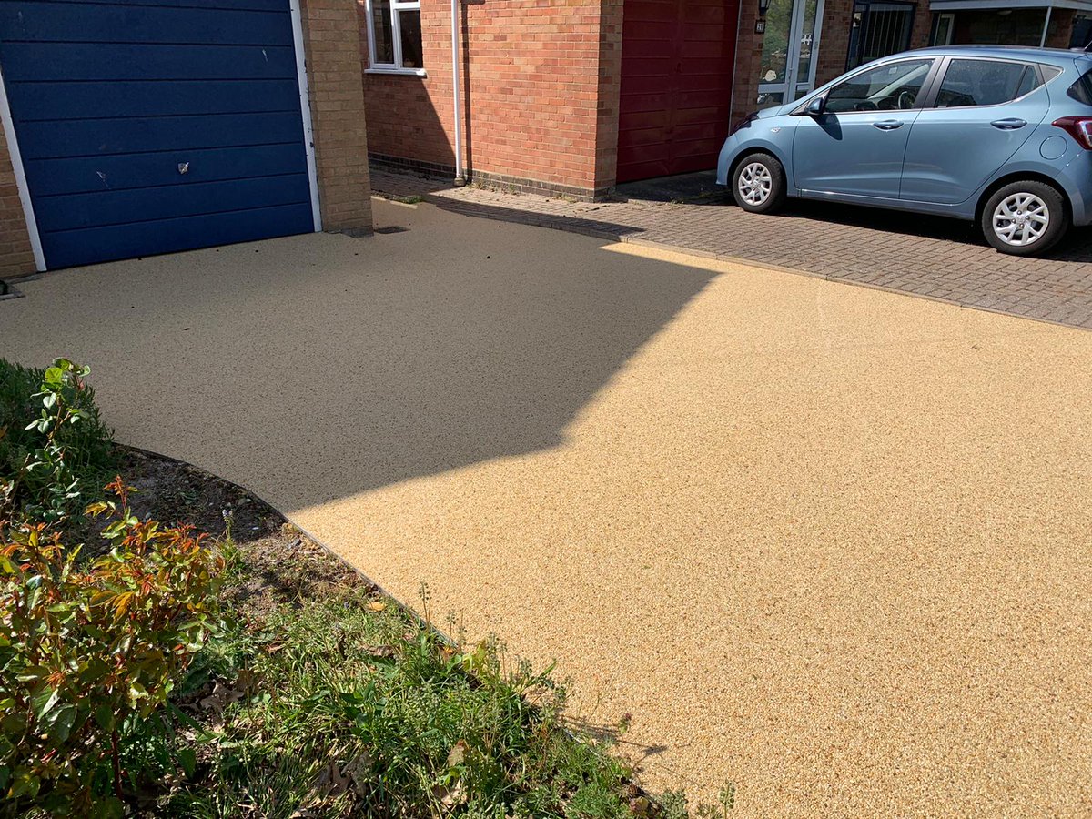 GrosvenorResin's tweet photo. Resin driveway finished on Monday & Artificial Grass Installation from a few years ago. Old Catton, Norwich.
Colour - Meadow UV
π‘ Attractive Appeal
π§ Permeable
π§Ή Low Maintenance
π UV Stable
π¨Durable & Hardwearing
#Resindrives #resinbound #resinmill #Grosvenorgrass https://t.co/G5iH8Dk0wj