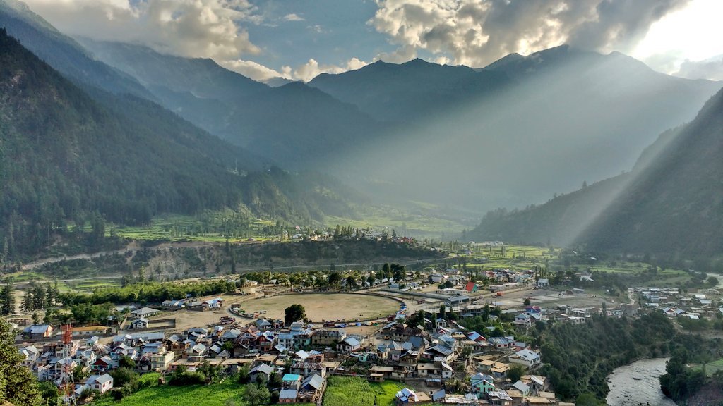 The Paddar Sapphires ( credit to  @PariharRavi1 for all the information)Paddar is a remote scenic beauty in the kishtwar district ..It covers whole northern portion of district kishtwar..Bordering zanskar in the north , pangi (HP) in the east and marwaha valley in the west.