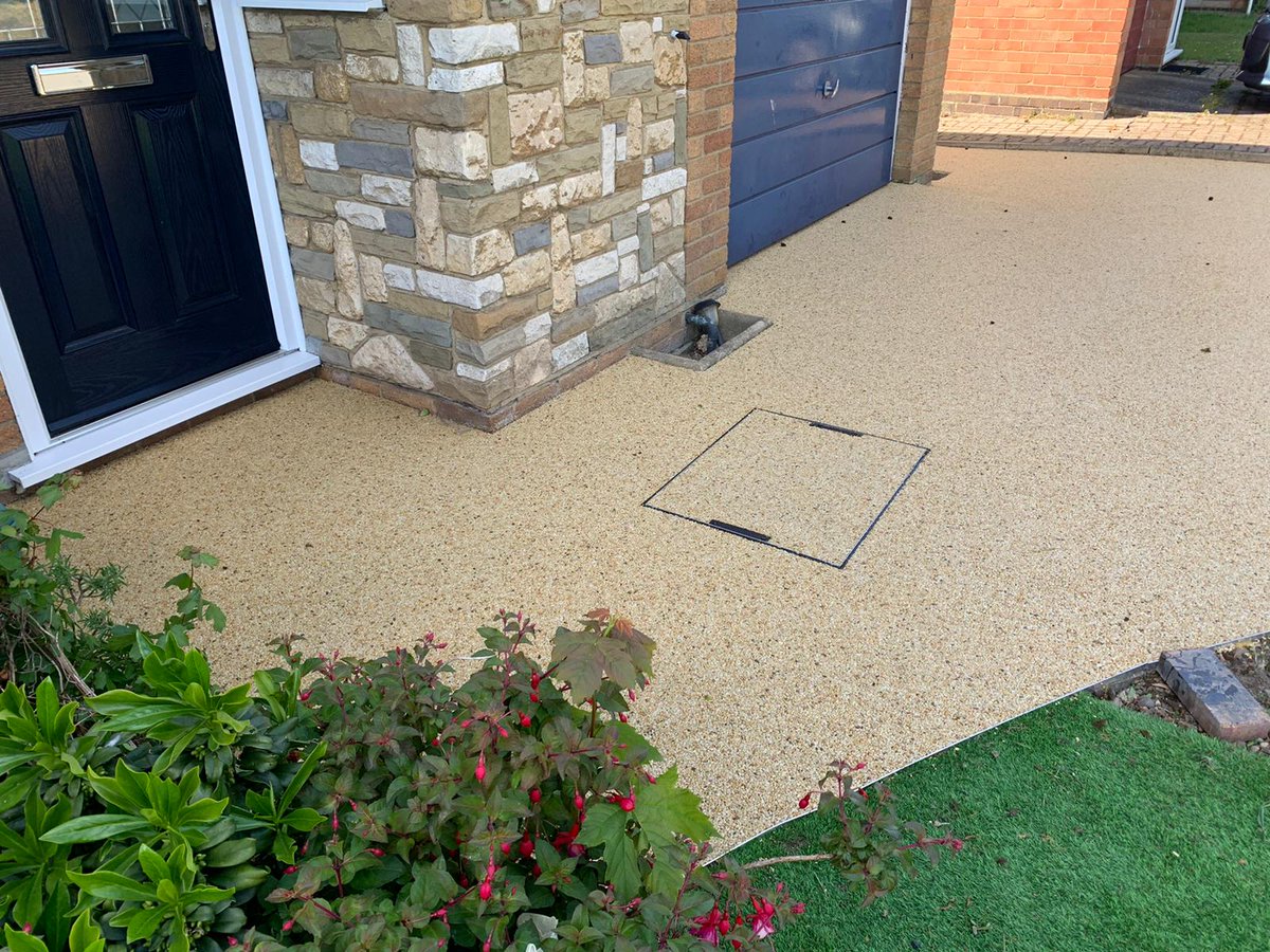 GrosvenorResin's tweet photo. Resin driveway finished on Monday & Artificial Grass Installation from a few years ago. Old Catton, Norwich.
Colour - Meadow UV
π‘ Attractive Appeal
π§ Permeable
π§Ή Low Maintenance
π UV Stable
π¨Durable & Hardwearing
#Resindrives #resinbound #resinmill #Grosvenorgrass https://t.co/G5iH8Dk0wj