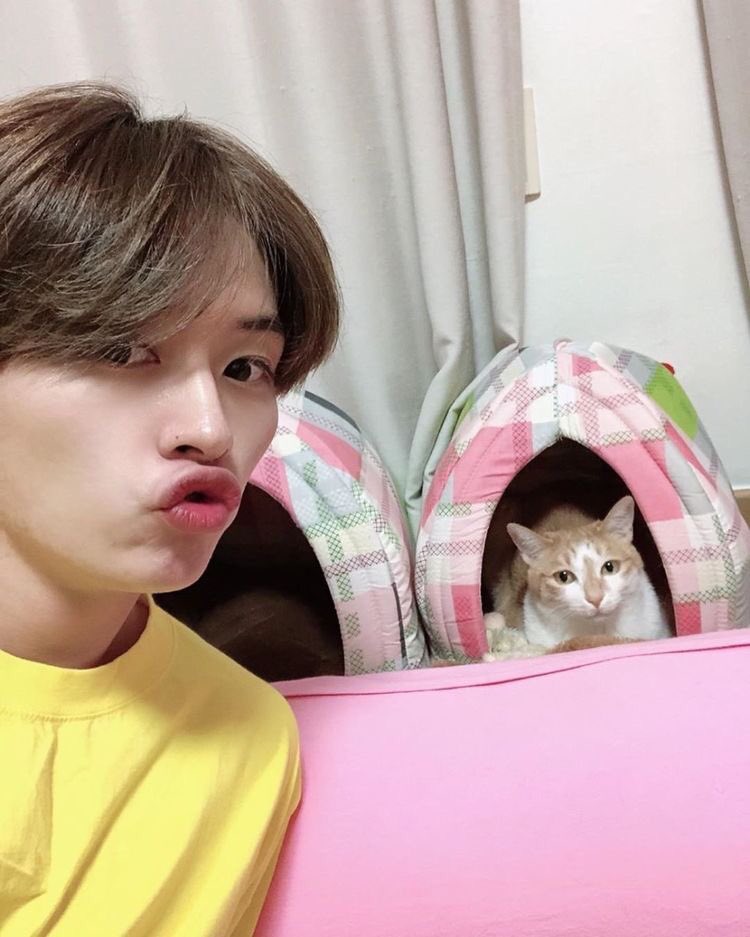 Im dropping my favorite minho selca cuz i miss him :(