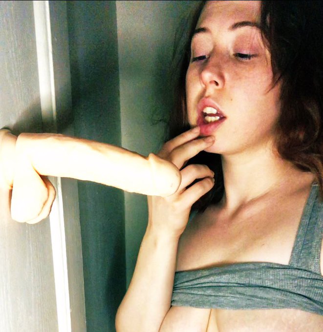 My reaction when daddy pulls out his cock 🍭🍭😈😈❤️❤️ https://t.co/ZxwtQVbskj