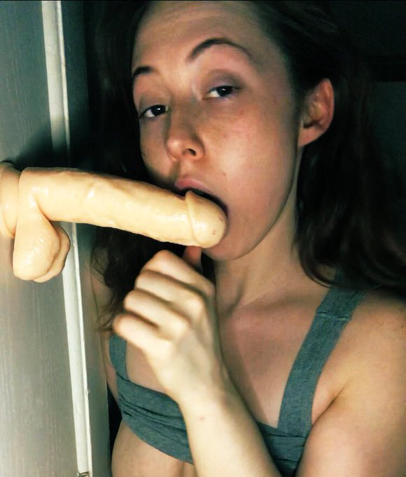My reaction when daddy pulls out his cock 🍭🍭😈😈❤️❤️ https://t.co/ZxwtQVbskj
