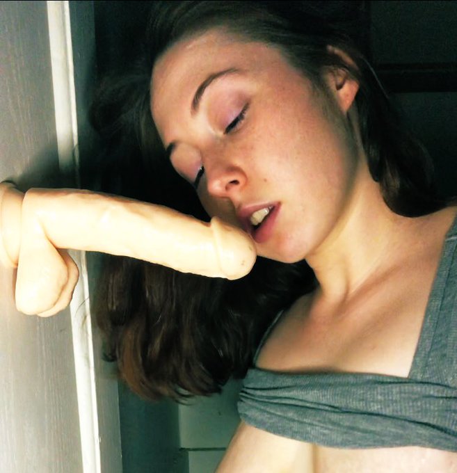 My reaction when daddy pulls out his cock 🍭🍭😈😈❤️❤️ https://t.co/ZxwtQVbskj