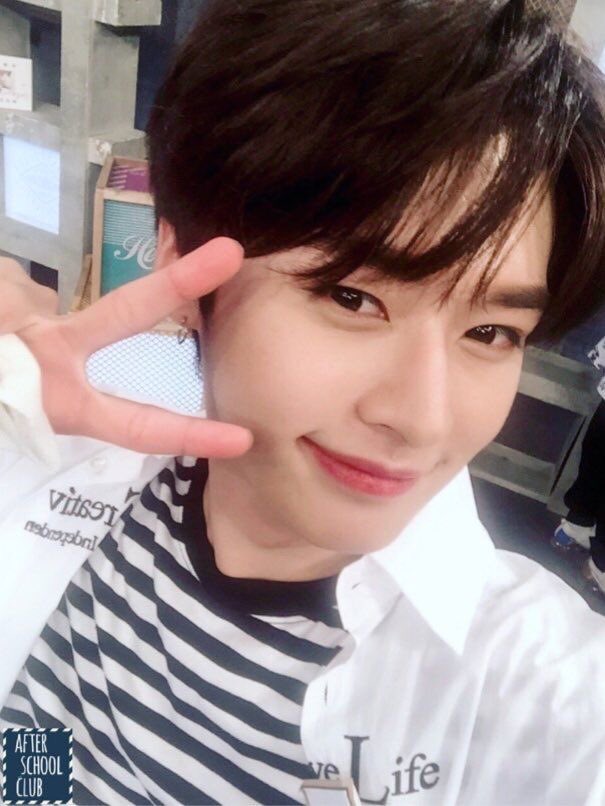 Im dropping my favorite minho selca cuz i miss him :(