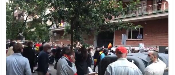 gar_manchon's tweet photo. Que yo me entere...
-Están en la #Fase0
-Sólo se pueden salir de casa para comprar y poco más
-Si por un casual, la policía te pesca, haciendo deporte o de charleta, multa
#Pregunta ¿Sr. Marlaska @interiorgob, los residentes del barrio Salamanca, en qué fase están?
#MeLoExplique https://t.co/ZnHy9fl5xq