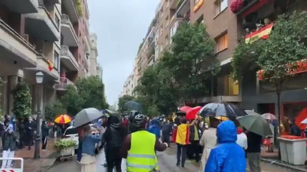 gar_manchon's tweet photo. Que yo me entere...
-Están en la #Fase0
-Sólo se pueden salir de casa para comprar y poco más
-Si por un casual, la policía te pesca, haciendo deporte o de charleta, multa
#Pregunta ¿Sr. Marlaska @interiorgob, los residentes del barrio Salamanca, en qué fase están?
#MeLoExplique https://t.co/ZnHy9fl5xq