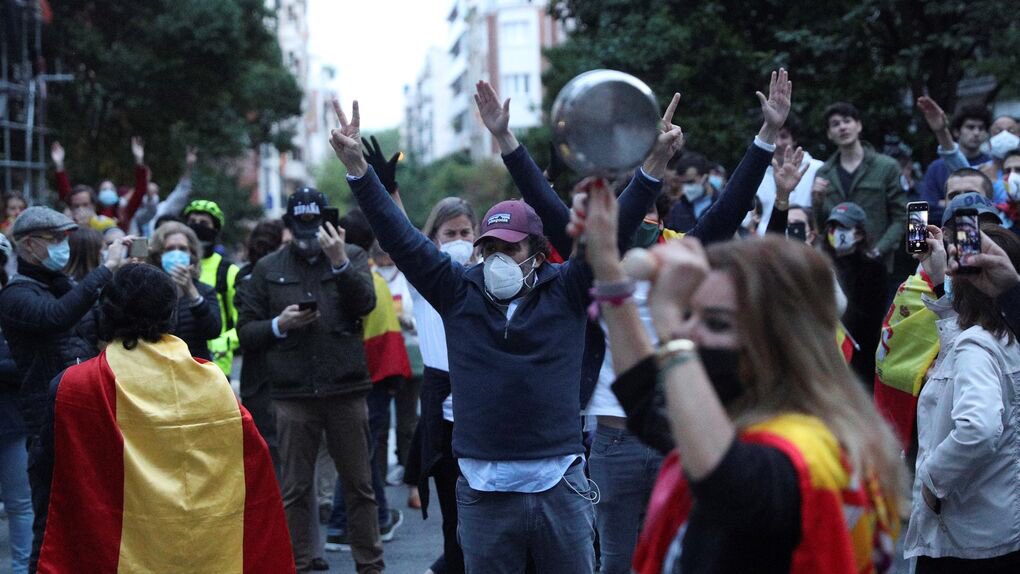 gar_manchon's tweet photo. Que yo me entere...
-Están en la #Fase0
-Sólo se pueden salir de casa para comprar y poco más
-Si por un casual, la policía te pesca, haciendo deporte o de charleta, multa
#Pregunta ¿Sr. Marlaska @interiorgob, los residentes del barrio Salamanca, en qué fase están?
#MeLoExplique https://t.co/ZnHy9fl5xq
