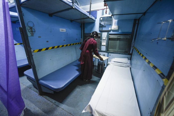 మరి ఆరోజు నేను నిడదవోలు నుండి చెన్నపట్నం వెళ్లే రైలులో వేరే ఎవరూ ఎక్కకూడదు నేనొక్కడినే వెళతాను అంటే మీరంతా నవ్వారు?
ఈరోజు బస్సుల్లో రైళ్లలో సీట్లు తీసేసి తిప్పుతున్నారు.
మీ అందరికీ ఈ పరిస్తితి కొత్తేమో కానీ నాకు కాదు.
#PhysicalDistancing