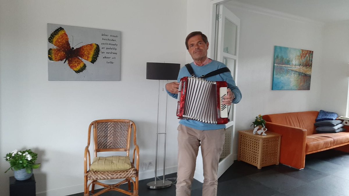 Droomreporter @donderdagmeisje ving gisteren de droom van Hil Herweijer! youtu.be/lCWpYLcaMjY

Hoewel Hil zelf vindt dat ie nog wel even moet oefenen, genieten wij nu al! Wil jij je droom ook delen! Wij 'vangen' m graag. Dus laat maar weten!