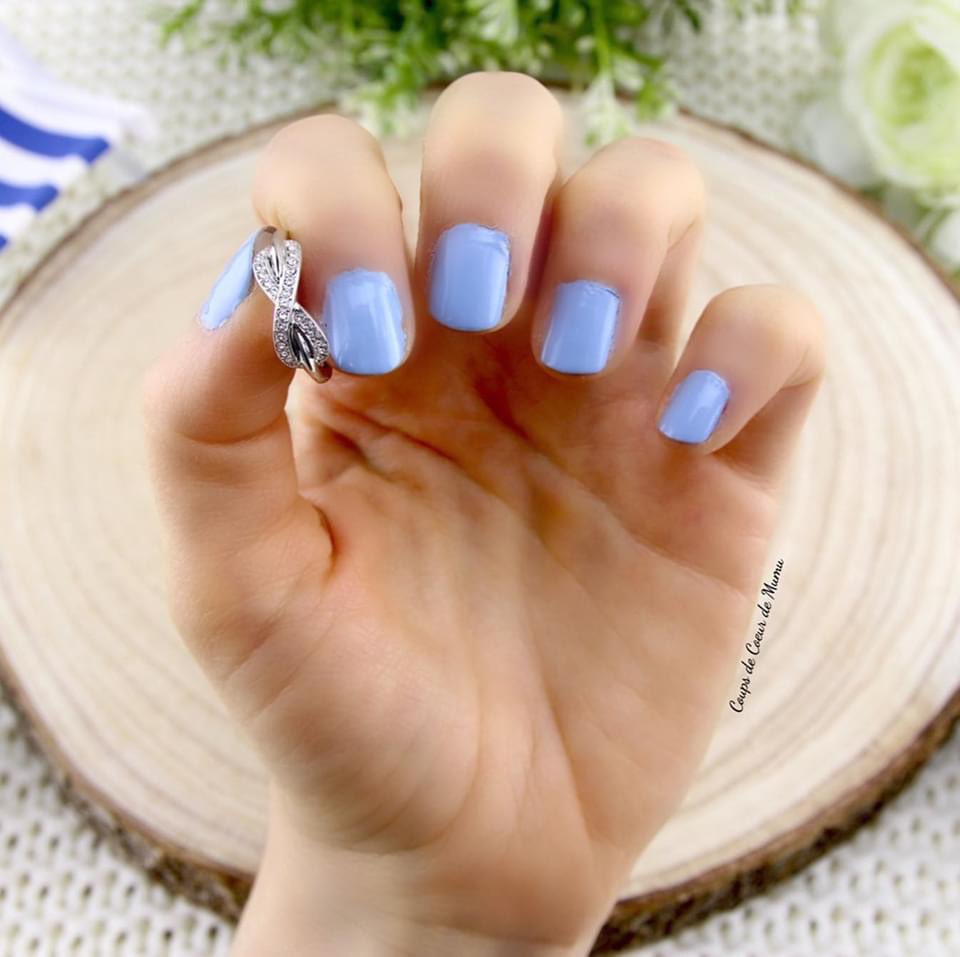 coupscoeurmumu's tweet photo. Coucou ! La nouvelle collection de Vernis à Ongles Chill &amp; Relax @MavalaFrance est superbe et ce Blue Siesta est magnifique ! 😍 J’adore porter cette couleur pour remplacer le beau ciel bleu qui manque en ce moment ! ☀️ Vous aimez cette couleur vous aussi ? ✨ Bonne journée ! 😘 https://t.co/GgaLeVDhnW