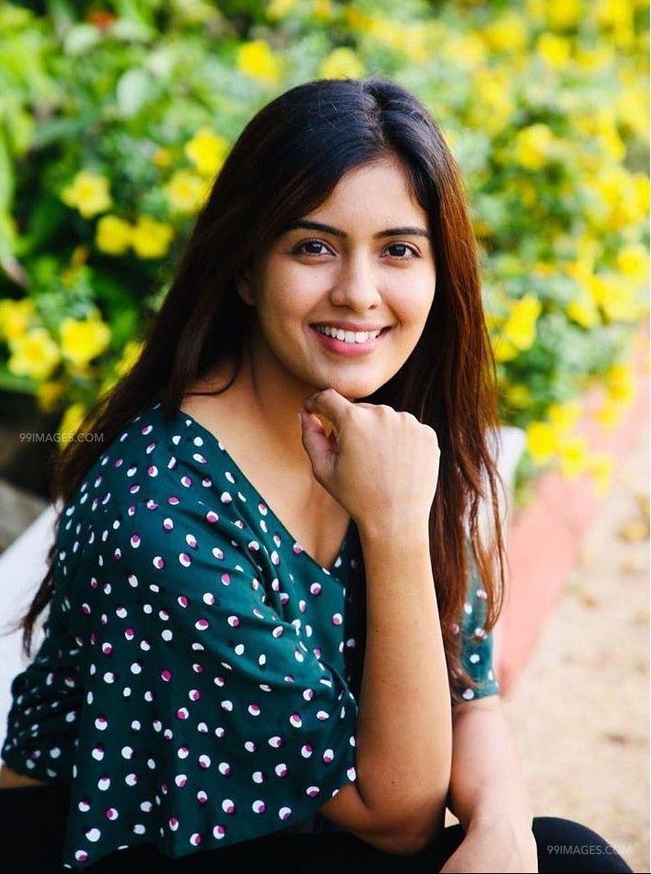 MaheshMania_Mb's tweet photo. Happy birthday baby @Actor_Amritha ๐๐
#HBDAmrithaAiyer #HBDAmritha #AmrithaAiyer #RedTheFilm #RedTeaser https://t.co/mqaLANxoQJ