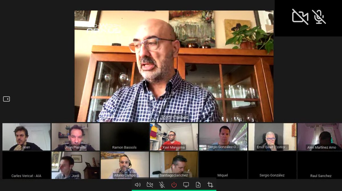 Gemmabatlle's tweet photo. bon dia, avui participant al #cafetic del @Cluster_Digital amb Jordi Calbet COO de @SegurosZurichML amb una presentació molt intereresant sobre les prediccions del sector assegurançes. #innovacio #DigitalTransformation https://t.co/g78zznENQd