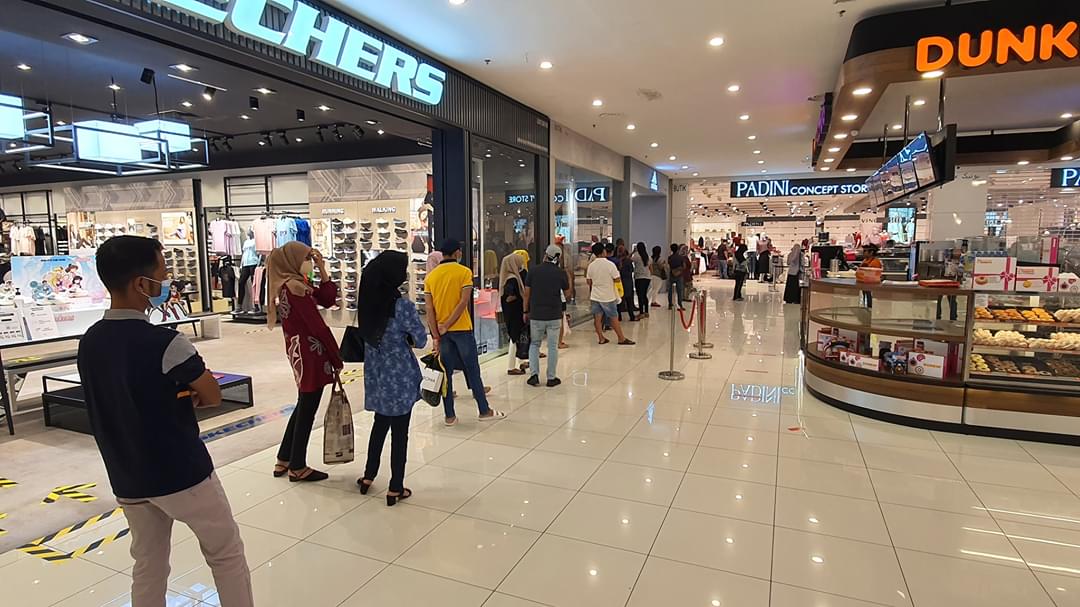 uncle_bayu's tweet photo. Cuba bayangkan best tak shopping mcm ni?lagi satu tak leh pegang tak leh test. Emmm tp nak cite hebat warga @Twt_Kuantan ni sanggup beratur panjang2
Gambar page Pahang Darul Makmur https://t.co/WyQkSDBNWp