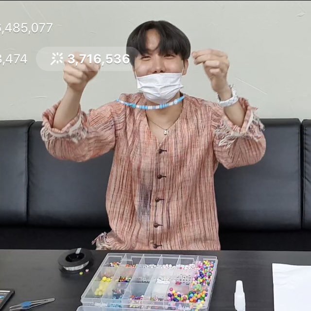 taekoosoft's tweet photo. thank you so much hobi, you made our day 🥺 https://t.co/vXHD0mM772