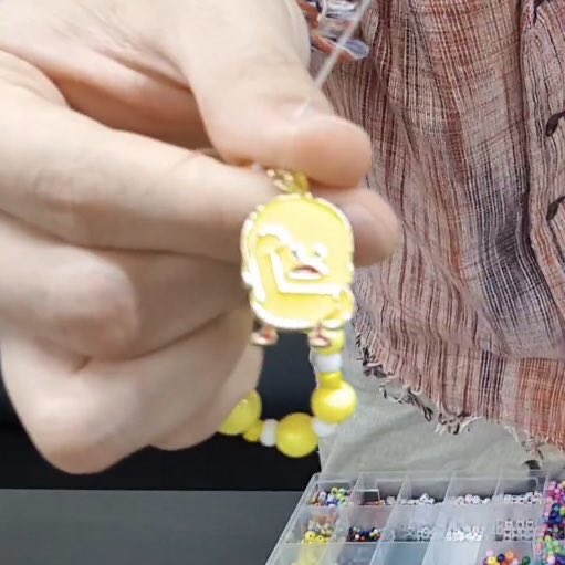 bangtanbloomss's tweet photo. these bracelets were made out of love &amp; adoration for the members by our one and only hope, hobi 🥺 https://t.co/IAkI6RjXUj