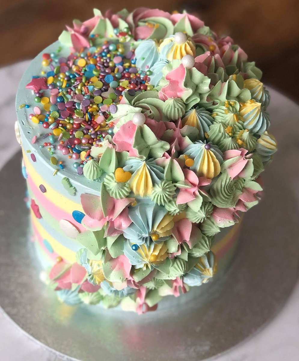 I know I am biased but this is simply a stunning looking cake by Foxdene Bespoke Cakes #kent #cake  instagram.com/p/CAKOgiGlYXg/…