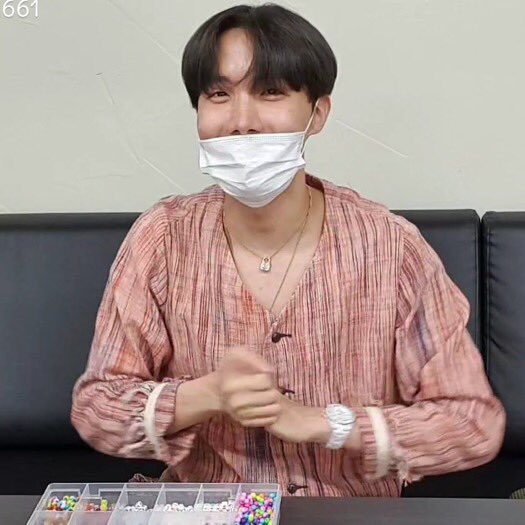 hazeIvante's tweet photo. hobi being productive and creative 💆‍♀️ https://t.co/Ypu6wy2iAM