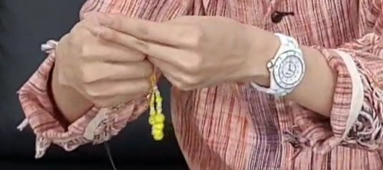Hobis hands during the live---a needed thread