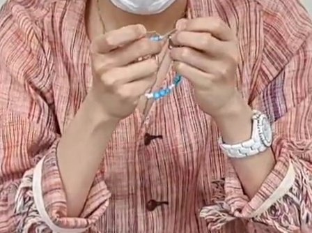 Hobis hands during the live---a needed thread