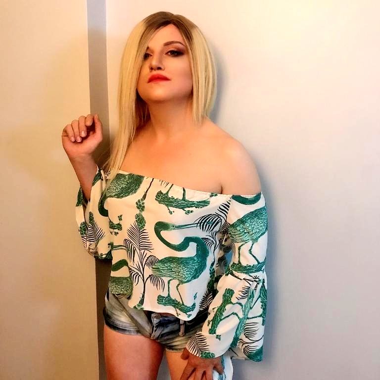 Bir sen bi ben. Gerisi senin ile benim aramda gizli ama guzel :) hos sinirsiz. ❤🍓🍓 05303504653 gunce soyler :)) #kartaltravesti travesti maltepetravesti shamale .