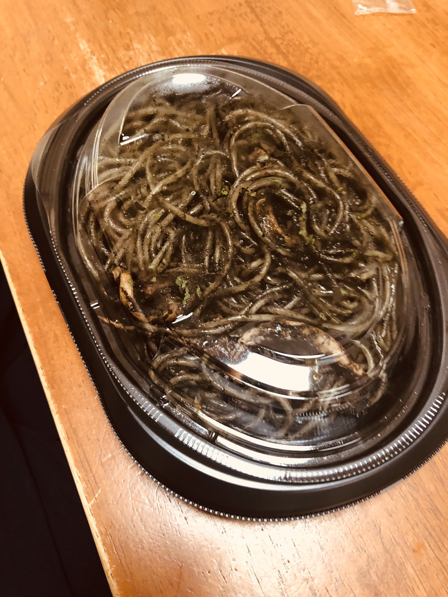 銀河 本日のランチ サイゼリヤのテイクアウト イカ墨パスタ チーズとパンチェッタのペンネ ミラノ風ドリンク 外では食べづらいイカ墨を自宅で堪能しました ちなみにやはり予想通りお歯黒なりました 久しぶりのサイゼリヤ やはりコスパ最強で 銀河 本日のランチ サイゼリヤのテイクアウト イカ墨パスタ チーズとパンチェッタのペンネ ミラノ風ドリンク 外では食べづらいイカ墨を自宅で堪能しました ちなみにやはり予想通りお歯黒なりました 久しぶりのサイゼリヤ やはりコスパ最強で