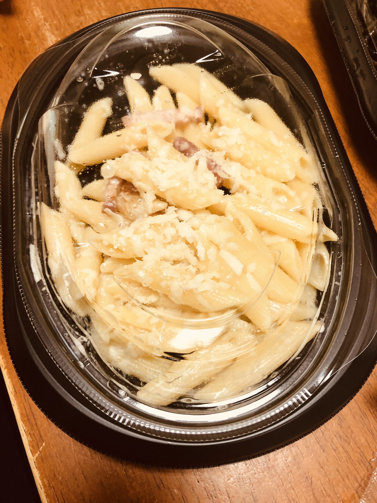 銀河 本日のランチ サイゼリヤのテイクアウト イカ墨パスタ チーズとパンチェッタのペンネ ミラノ風ドリンク 外では食べづらいイカ墨を自宅で堪能しました ちなみにやはり予想通りお歯黒なりました 久しぶりのサイゼリヤ やはりコスパ最強で