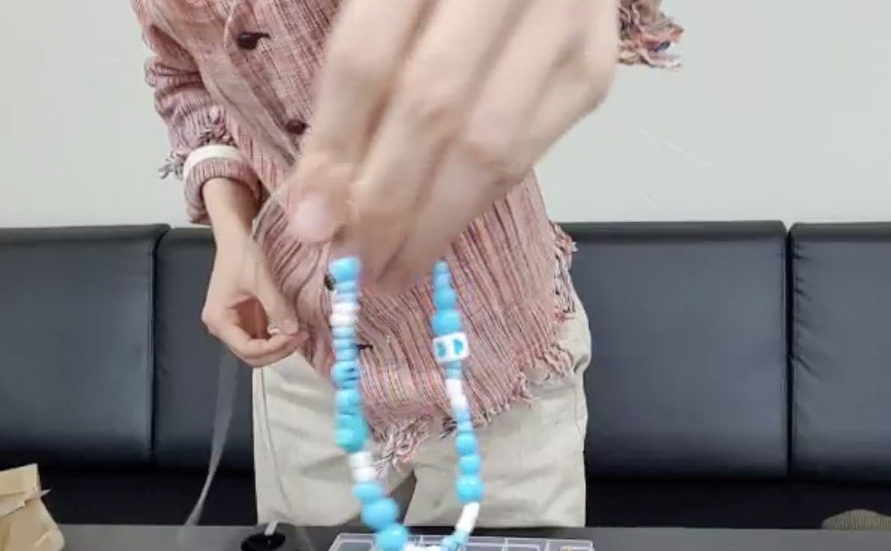 Last part,This is Namjoon’s bracelet. He uses light blue & white color & a Koala pendant that matches in Joonie’s style. If I’m not mistaken, he must put Namjoon’s name there but he changed to NJ. I really love how he customized bracelets according to his brothers’ character.