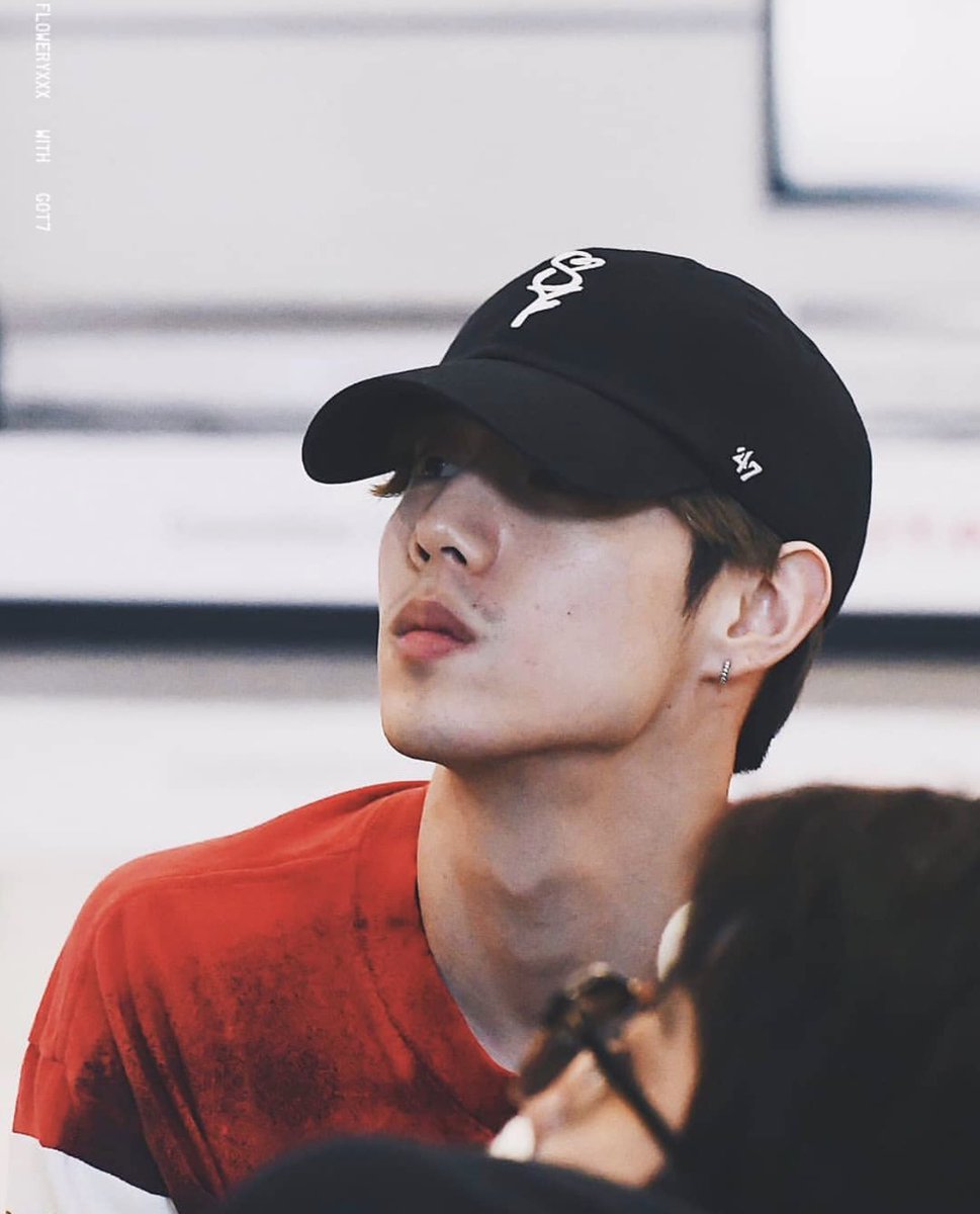 it& #39;s one of his assets tbh he looks hot with that