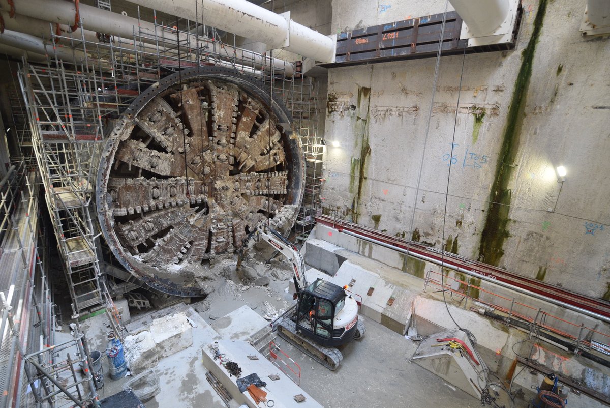 GdParisExpress's tweet photo. | MINUTE TUNNELIER |⚙️

Le #tunnelier Aby, qui creuse en direction de la gare Villejuif-Louis-Aragon du #GrandParisExpress, a percé la boîte de l’ouvrage du Bel-Air hier. Il entame son "ripage" pour reprendre son creusement de l'autre côté de l'ouvrage. Bravo aux équipes ! https://t.co/xodL8ArM98