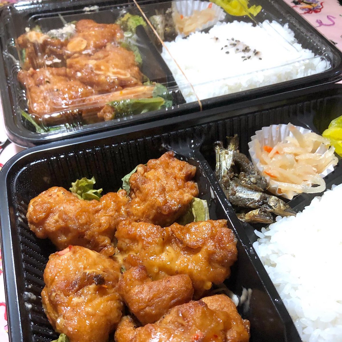 nyadleeh's tweet photo. 今日はたまゆらんさんのお弁当こーて来たー✨
本日の日替わりチリマヨ唐揚げでっす😋
焼き菓子もこーたぜウフフフフ
#meal #food #おうちごはんcafeたまゆらん #たまゆらん #たまゆらんのお弁当 #bakedsweets #seeets #cafe #shop #kyoto #town
https://t.co/huZMDrnlsp https://t.co/pptdTsdaN0