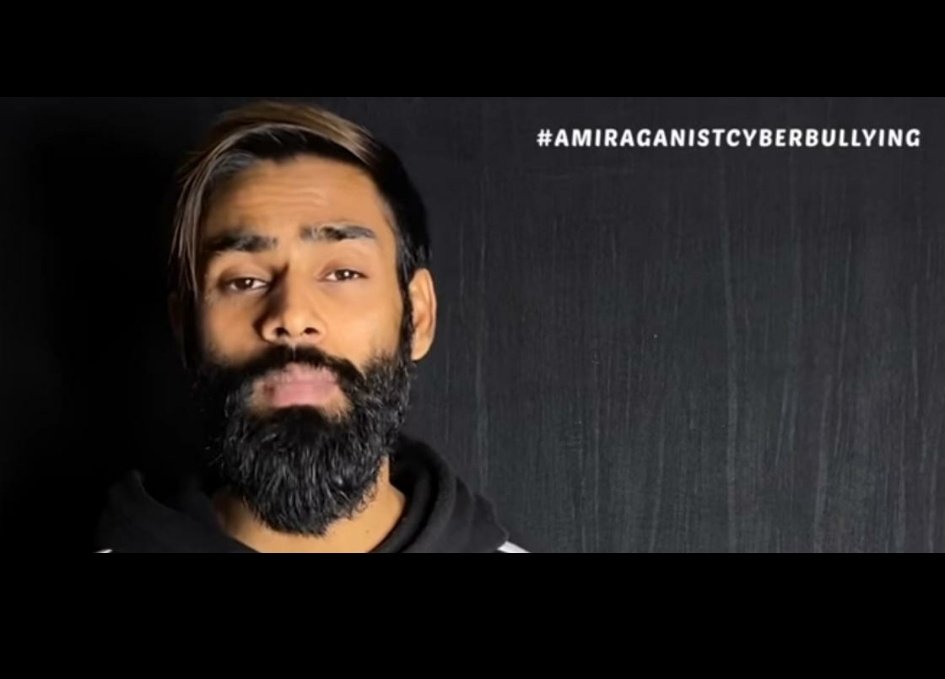 HarshilMShah1's tweet photo. Aery paile Against ki spelling toh sahi likh leh🤦‍♂️
Nai toh firse aa jaiga bolega hume roast kar rahe ho🤣🤣🤣🤣
#carryminati 
#hindustanibhau 

Bhailok yeah 6 saal Moscow mein padha hai iske liye 2 shabdh 🤣🤣🤣🐒 https://t.co/HdBfNIae6c