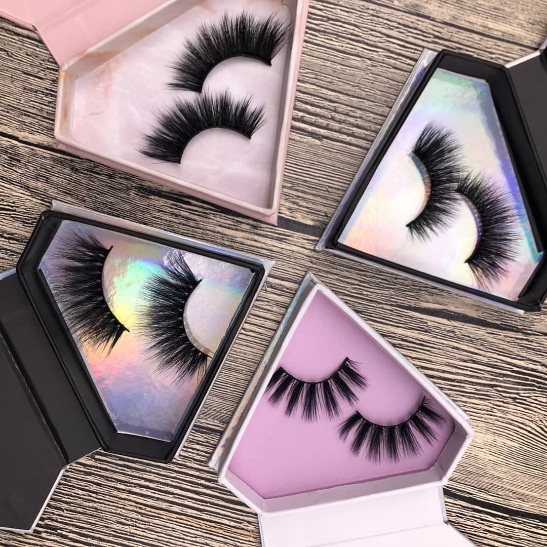 veleashalashes2's tweet photo. So many types of lashes with diamond box 💍💍
#makeup #lashes #lashbox https://t.co/bHIQiGZvx0