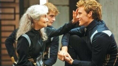 prov____7's tweet photo. Buongiorno e felici #HungerGames ma solo alla dolce Mags che si offre volontaria per il distretto 4 https://t.co/VEe8aWNlHC
