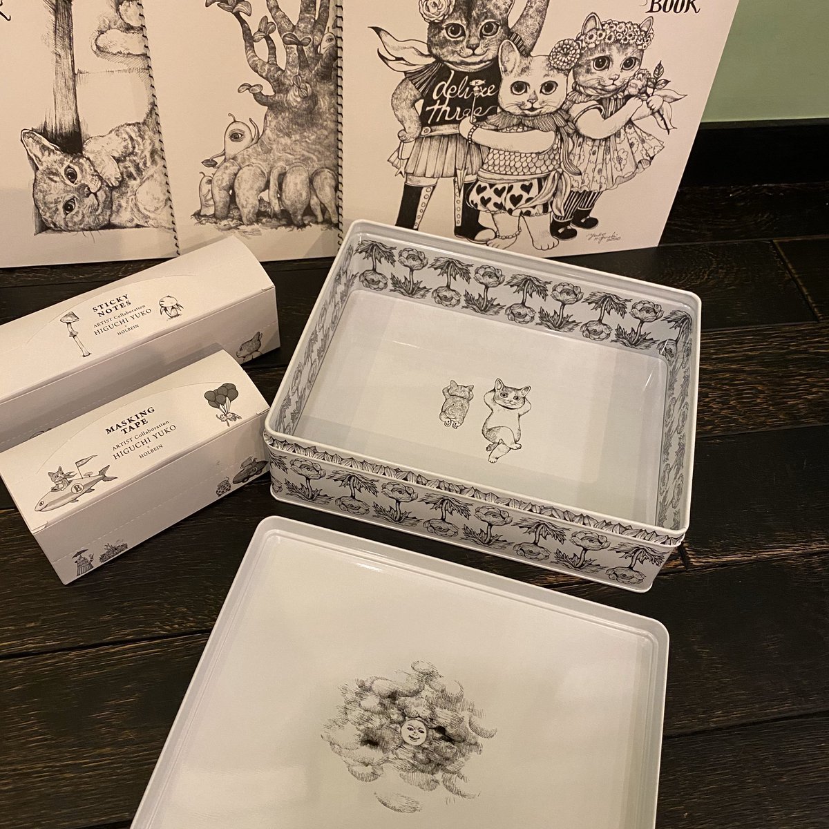 ボリス雑貨店でのオンラインショップでは全部セットという各1ずつのセット売りもあります。マステは一箱に4種入っておりますが、付箋のみ各2になるのでご注意下さい。
セットにおつけするニュー柄の塗り絵を二枚おつけします。こちらはオンラインのみのサービスとなります。
バラ売りもあります 