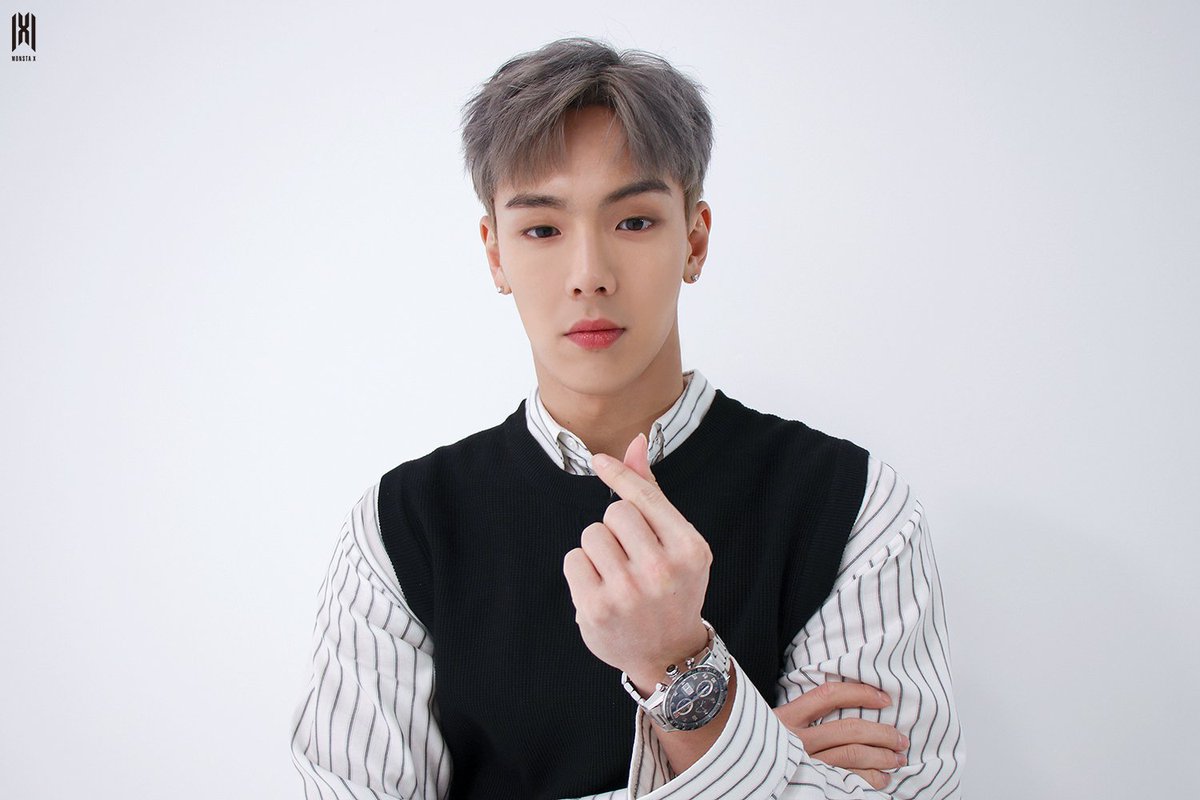 OfficialMONSTAX's tweet image. [#MONSTA_X]
200514 #몬스타엑스
몬스타엑스 5주년 기념 📸

'#몬베베'에게 보내는 하트 뿅 💘
#사랑한다_몬베베 ❤️

#MONSTAX #몬엑시
#셔누 #민혁 #기현
#몬스타엑스5주년 
#5YearsWithMONSTAX