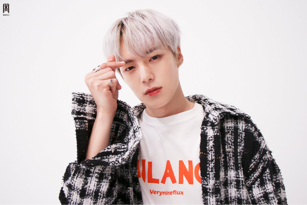 OfficialMONSTAX's tweet image. [#MONSTA_X]
200514 #몬스타엑스
몬스타엑스 5주년 기념 📸

'#몬베베'에게 보내는 하트 뿅 💘
#사랑한다_몬베베 ❤️

#MONSTAX #몬엑시
#셔누 #민혁 #기현
#몬스타엑스5주년 
#5YearsWithMONSTAX