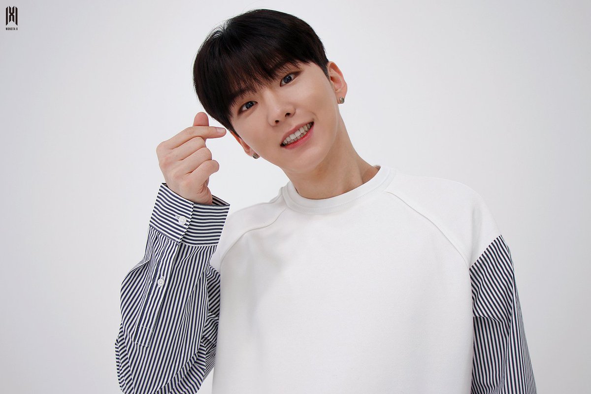 OfficialMONSTAX's tweet image. [#MONSTA_X]
200514 #몬스타엑스
몬스타엑스 5주년 기념 📸

'#몬베베'에게 보내는 하트 뿅 💘
#사랑한다_몬베베 ❤️

#MONSTAX #몬엑시
#셔누 #민혁 #기현
#몬스타엑스5주년 
#5YearsWithMONSTAX